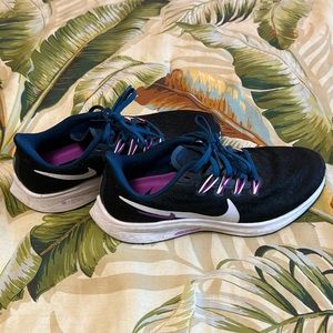 Nike Woman’s Zoom size US 7 worn once